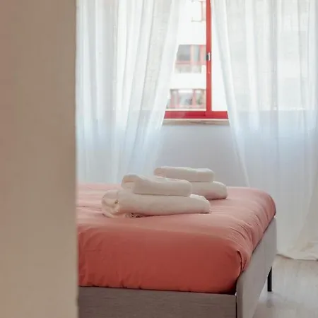 Elegant 3 Bedroom - Centre - Garage - Metro Apartamento *
