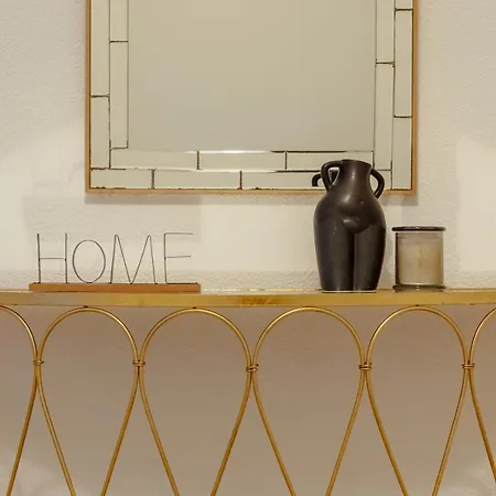 Elegant 3 Bedroom - Centre - Garage - Metro Apartamento *