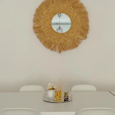 Elegant 3 Bedroom - Centre - Garage - Metro Apartamento *