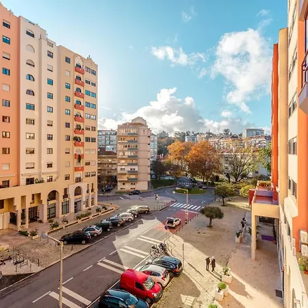Elegant 3 Bedroom - Centre - Garage - Metro Apartamento *