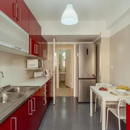 Elegant 3 Bedroom - Centre - Garage - Metro Apartamento *