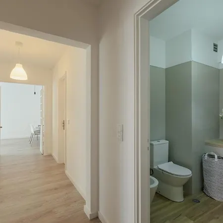 Elegant 3 Bedroom - Centre - Garage - Metro Apartment Lisbon