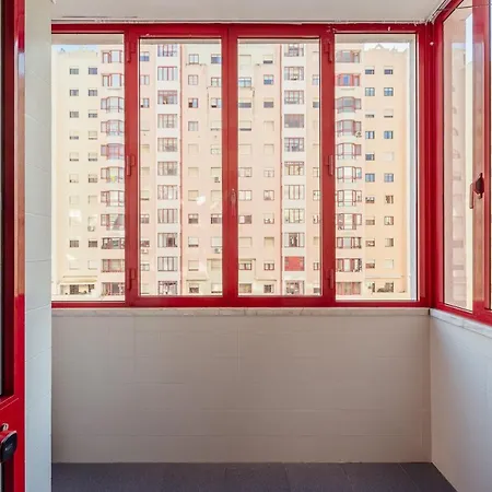 Elegant 3 Bedroom - Centre - Garage - Metro *