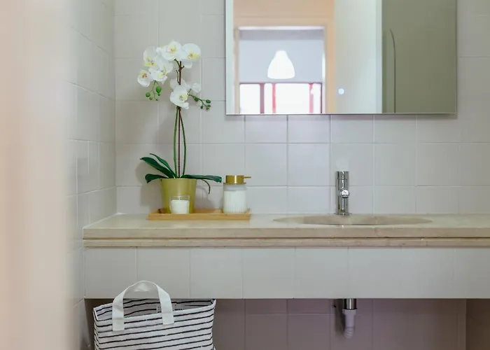 Elegant 3 Bedroom - Centre - Garage - Metro *