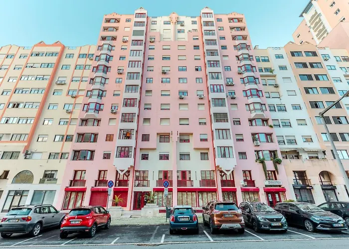 Elegant 3 Bedroom - Centre - Garage - Metro