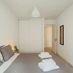 Elegant 3 Bedroom - Centre - Garage - Metro *
