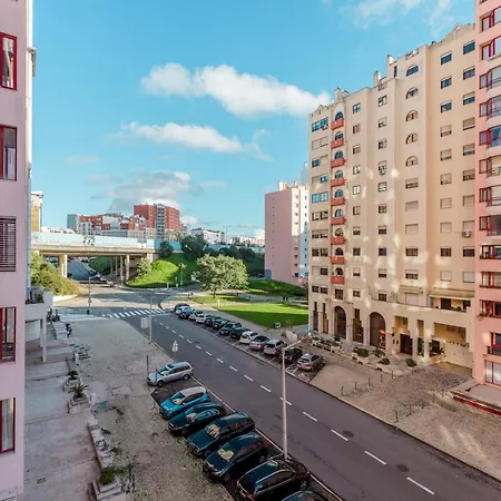 Elegant 3 Bedroom - Centre - Garage - Metro * 리스본