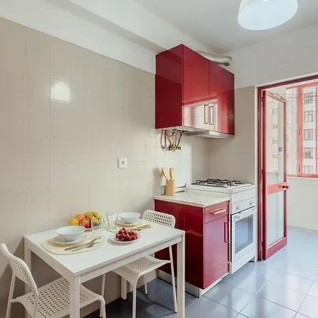 Elegant 3 Bedroom - Centre - Garage - Metro 리스본