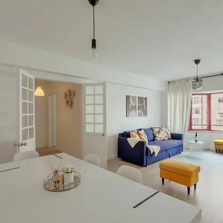 Elegant 3 Bedroom - Centre - Garage - Metro Apartamento *